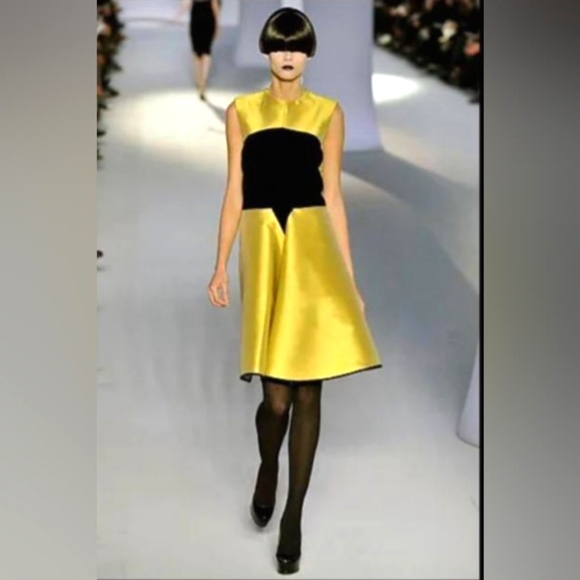 Yves Saint Laurent silk dress from 2008. - Picture 1 of 8